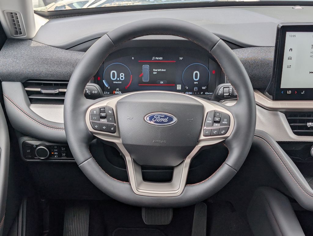 2025 Ford Explorer photo 6