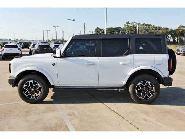 2024 Ford Bronco Outer Banks photo 2