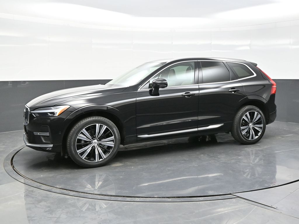 2023 Volvo XC60 B5 Plus photo 2