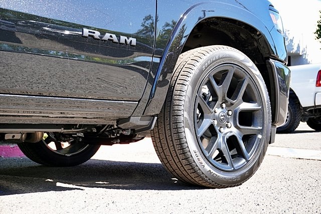 New 2026 Diamond Black Crystal Pearl-Coat Exterior Paint RAM Laramie image 9