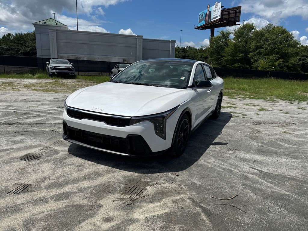 2025 Kia K4 GT-Line Turbo photo 3