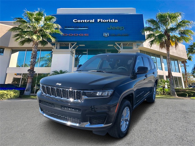 2025 Jeep Grand Cherokee Laredo Altitude photo 8