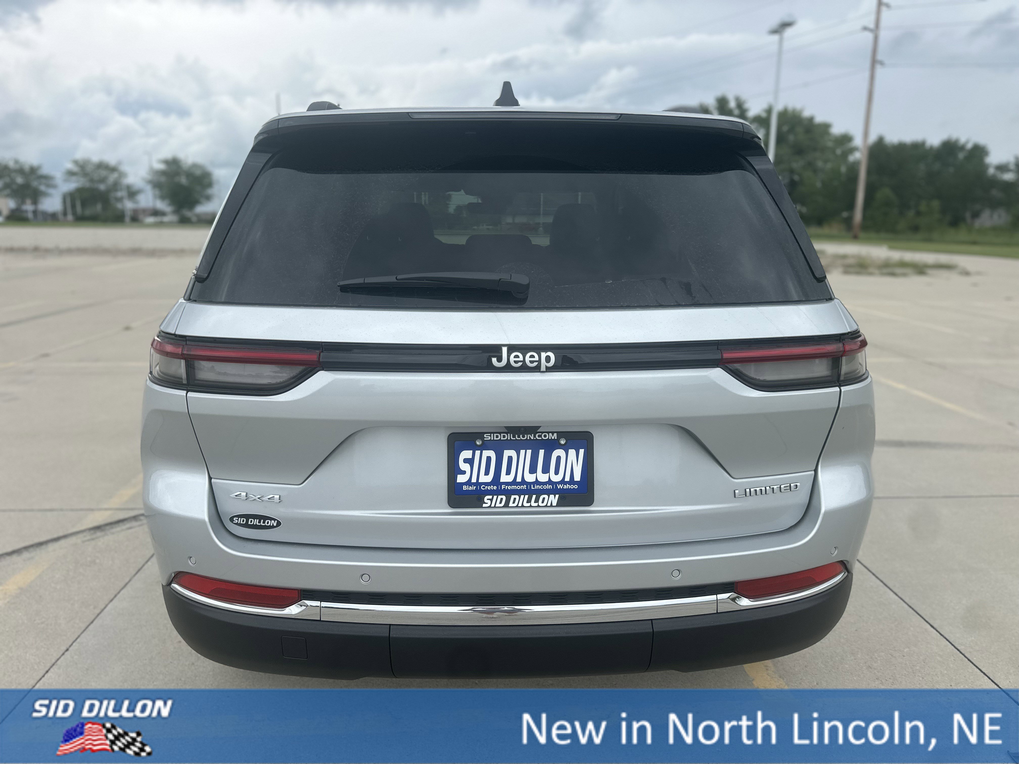 2025 Jeep Grand Cherokee Limited photo 3