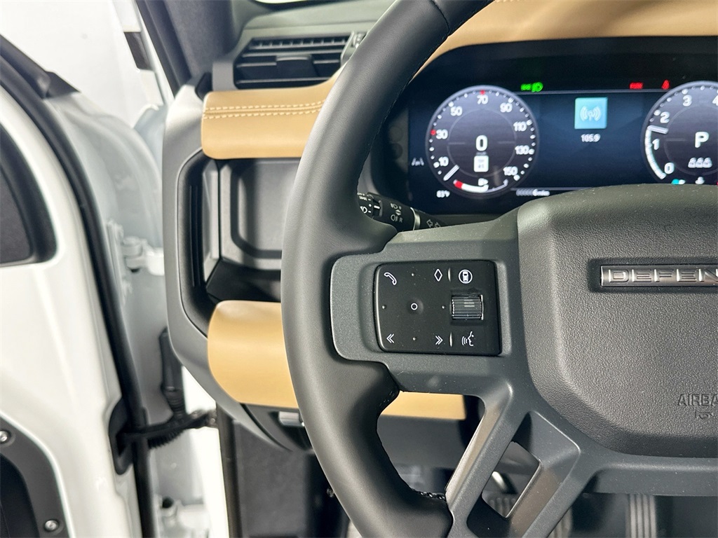 2025 Land Rover Defender 90 X-Dynamic SE photo 13