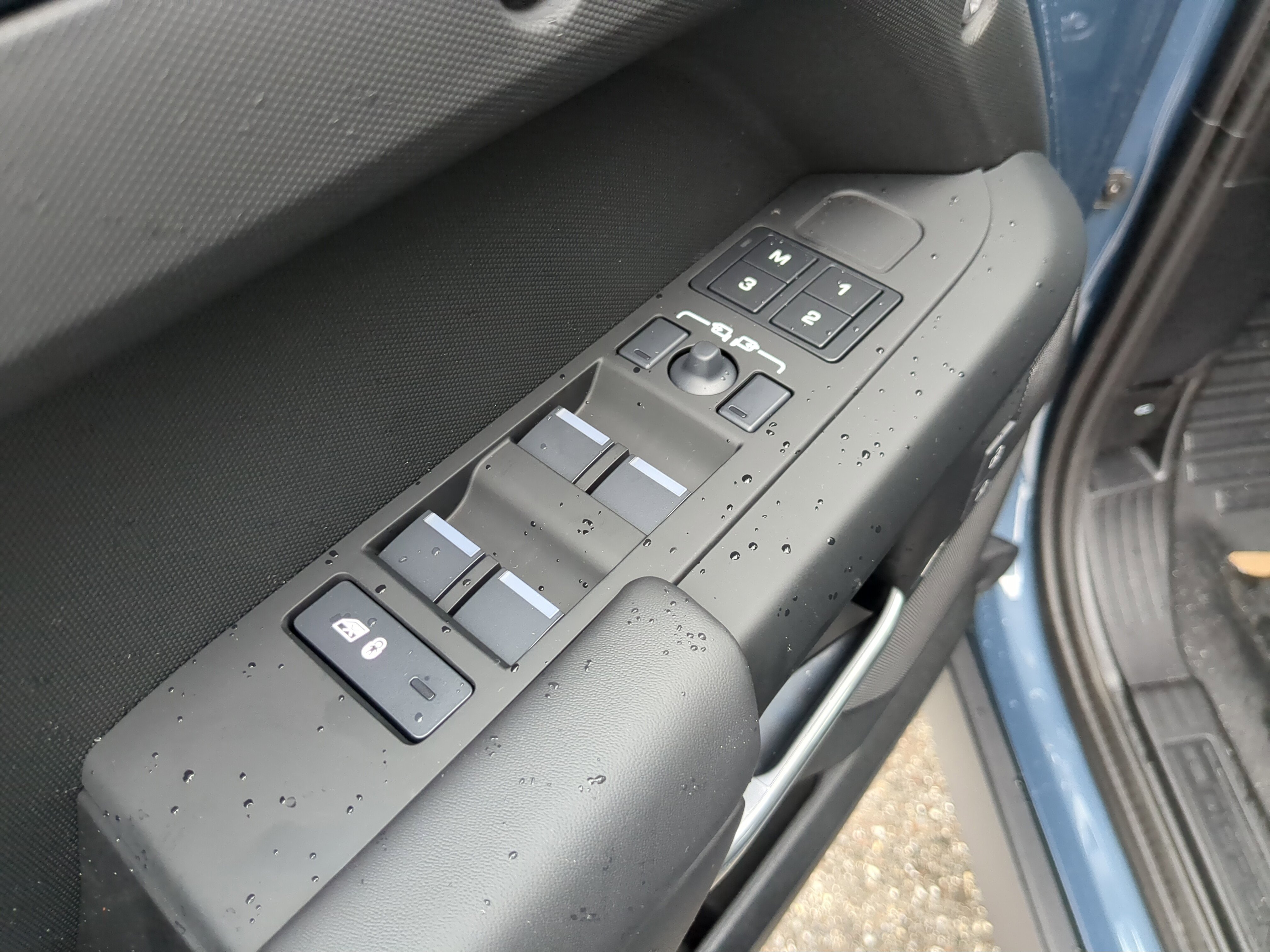 2025 Land Rover Defender 110 S photo 15