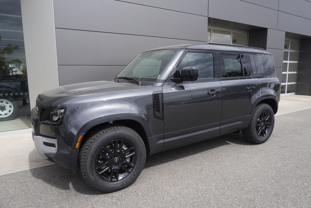 2025 Land Rover Defender 110 S photo 3