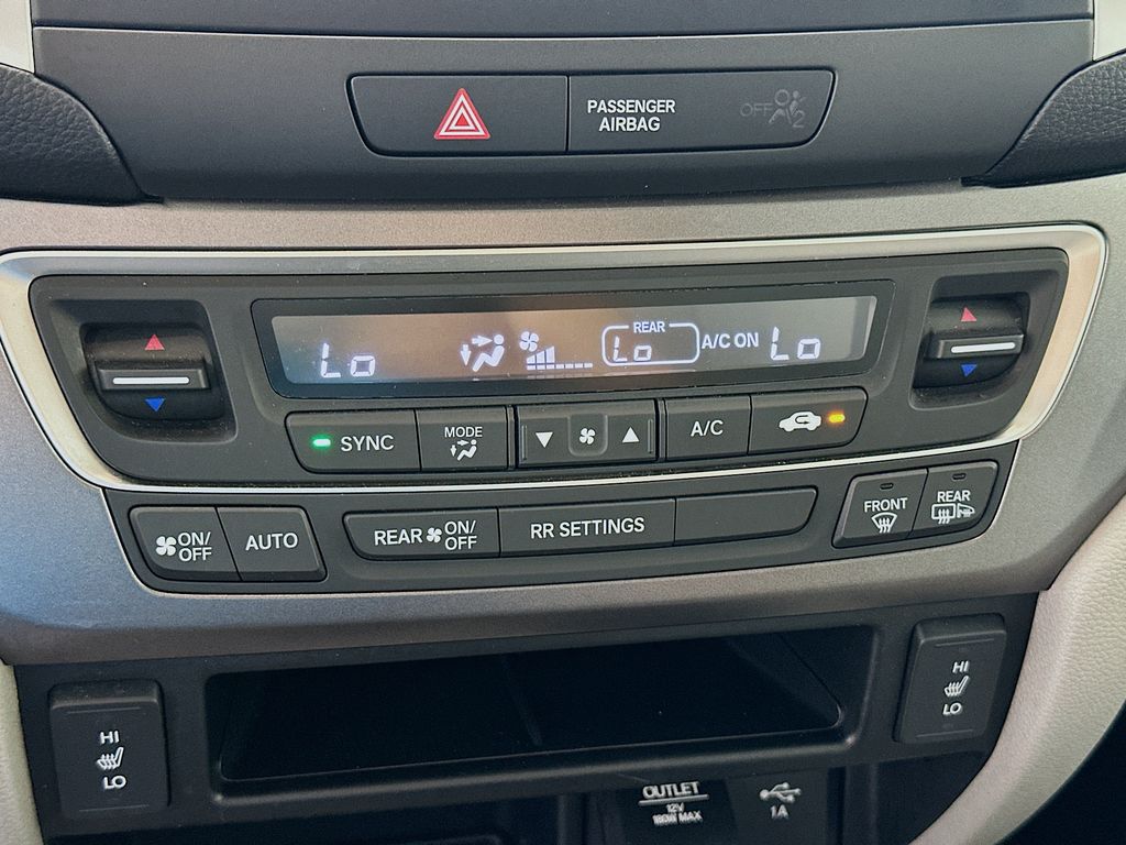 2019 Honda Ridgeline RTL photo 11