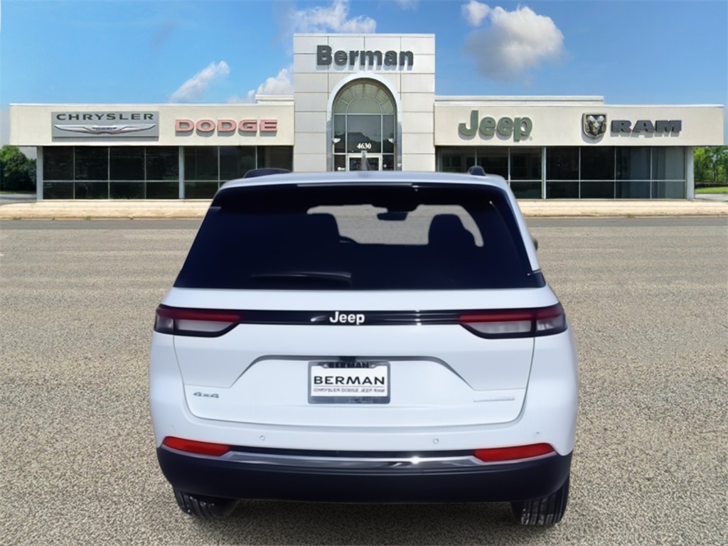 2025 Jeep Grand Cherokee Laredo photo 4