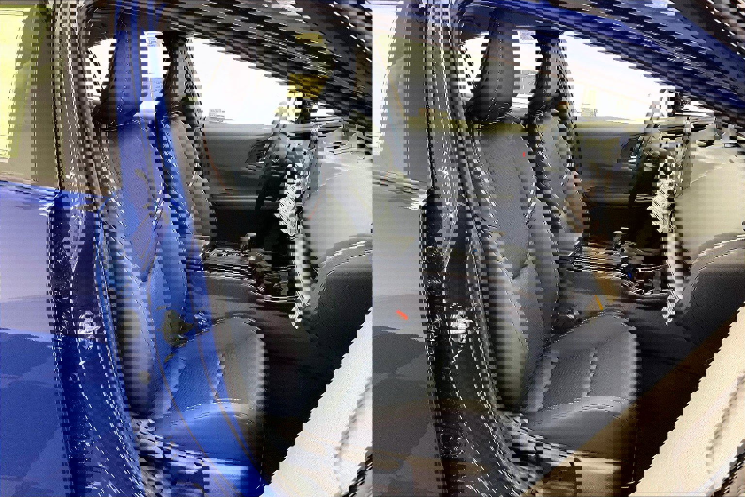 2025 Toyota Prius XLE photo 9