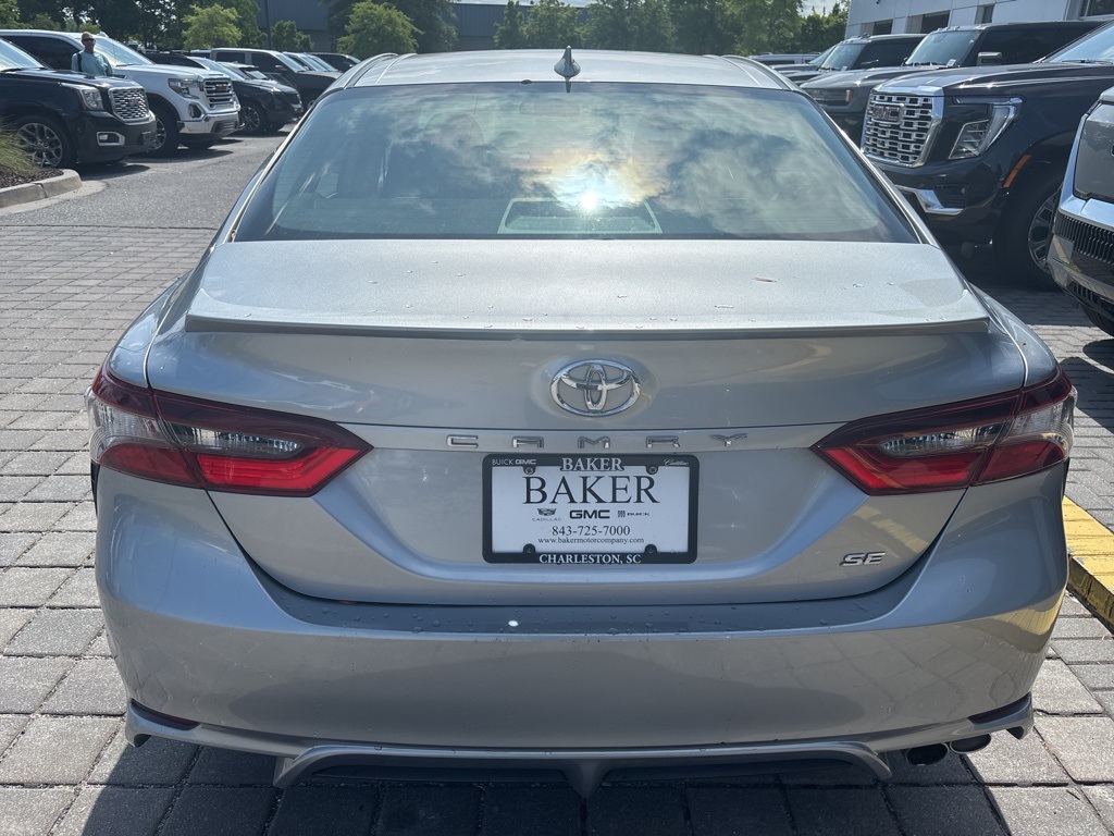 2022 Toyota Camry SE photo 3