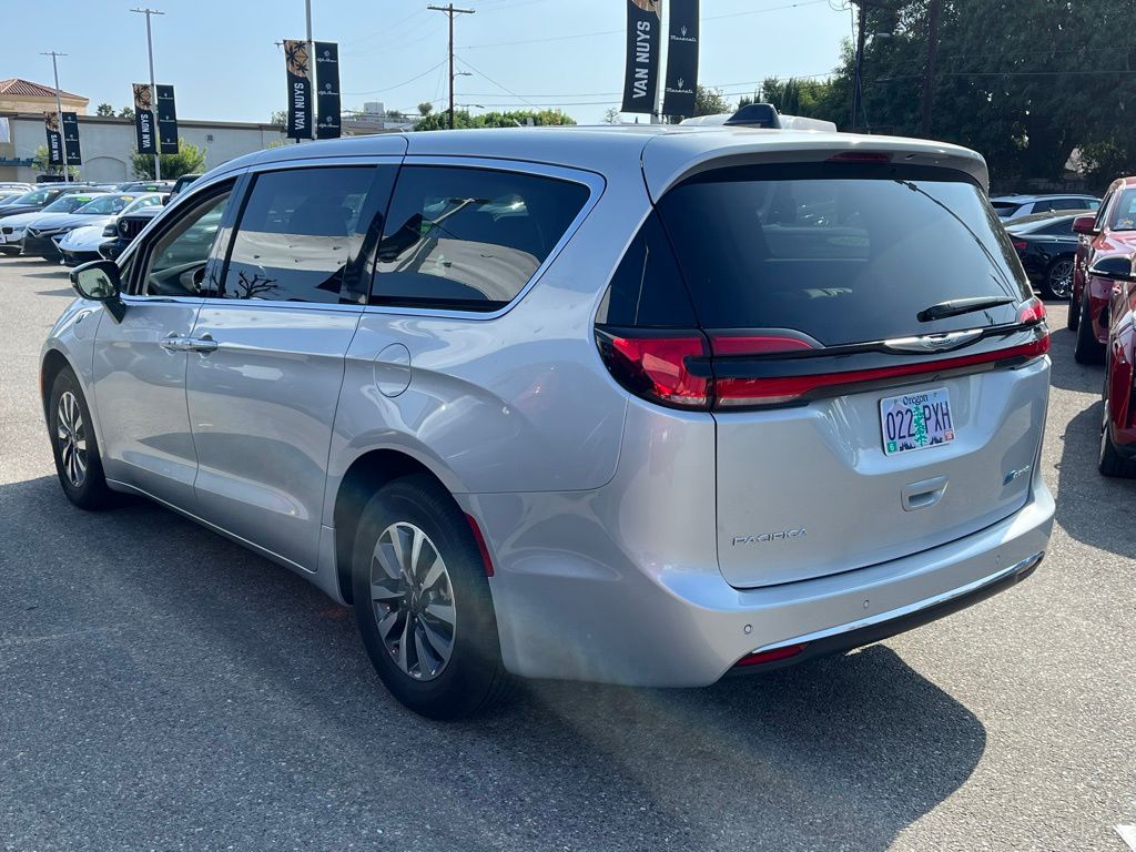 2024 Chrysler Pacifica Hybrid photo 4