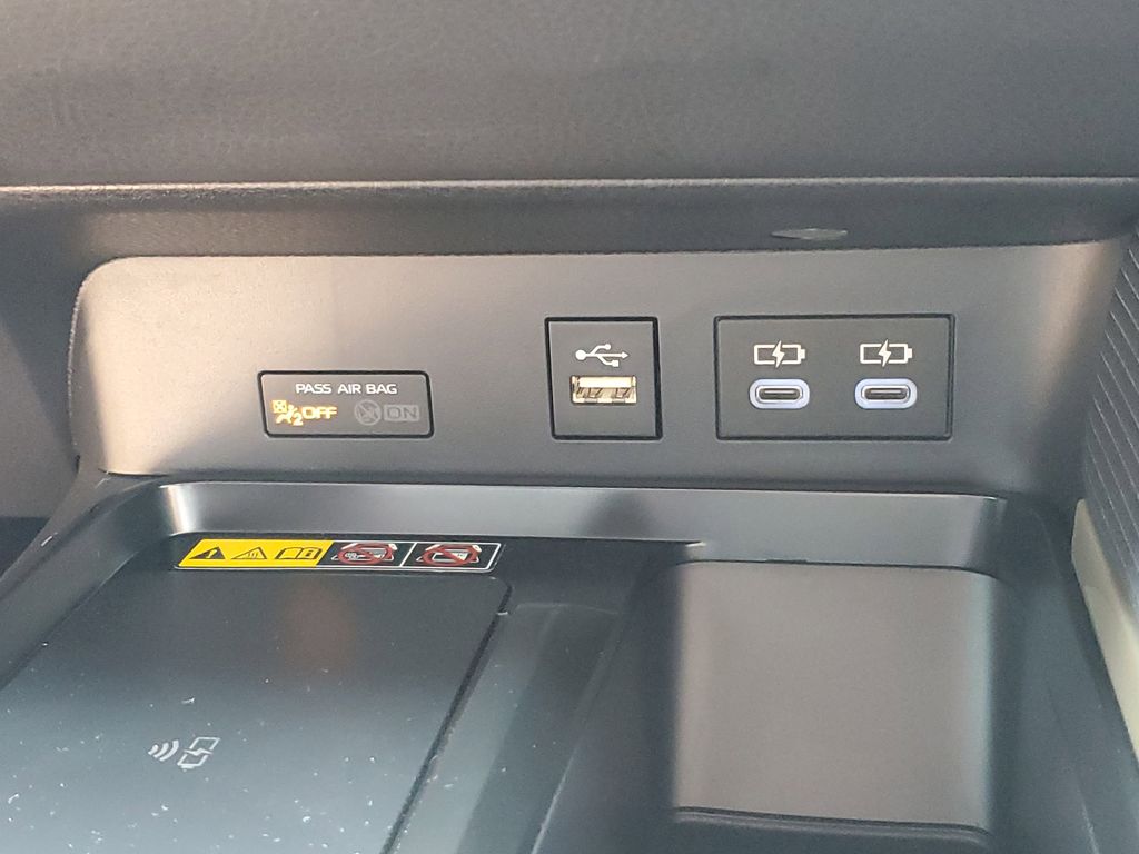 2025 Toyota Camry SE photo 23