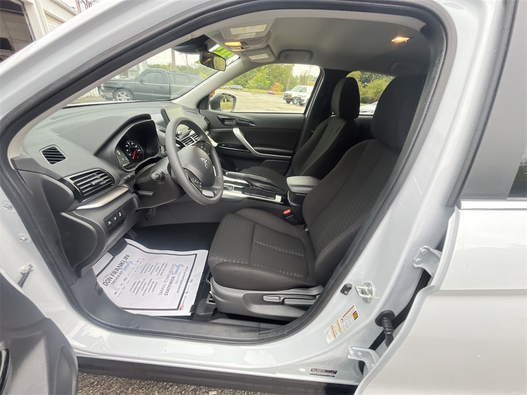 2026 Mitsubishi Eclipse Cross LE photo 11