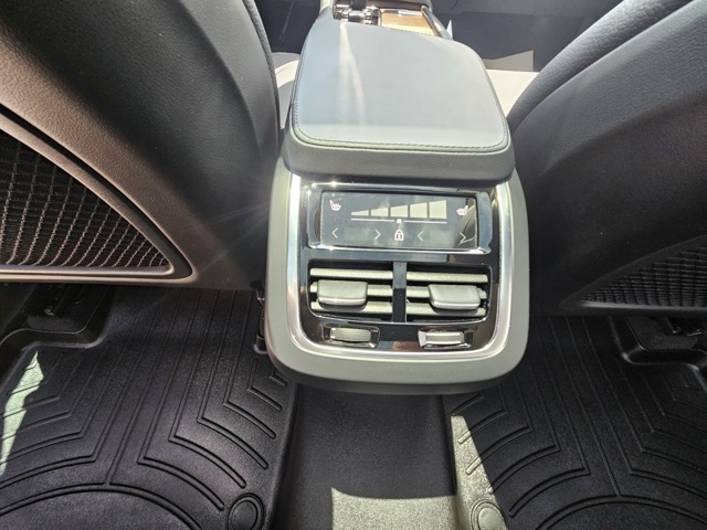 2024 Volvo XC90 B5 Plus photo 19