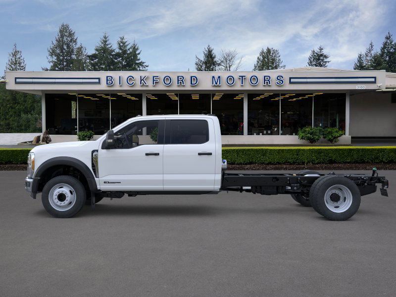 2025 Ford F-550 photo 3