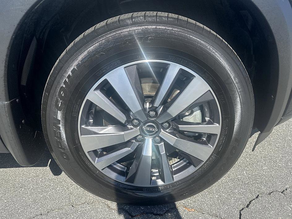 2023 Nissan Pathfinder SL photo 18