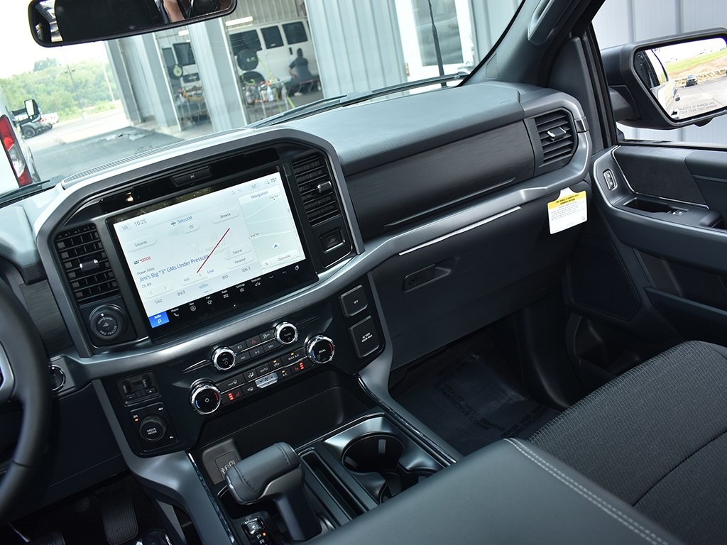 2025 Ford F-150 XLT photo 14