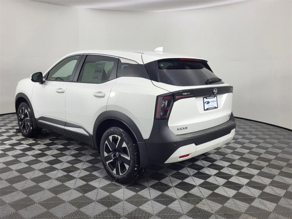 2025 Nissan Kicks SV photo 2