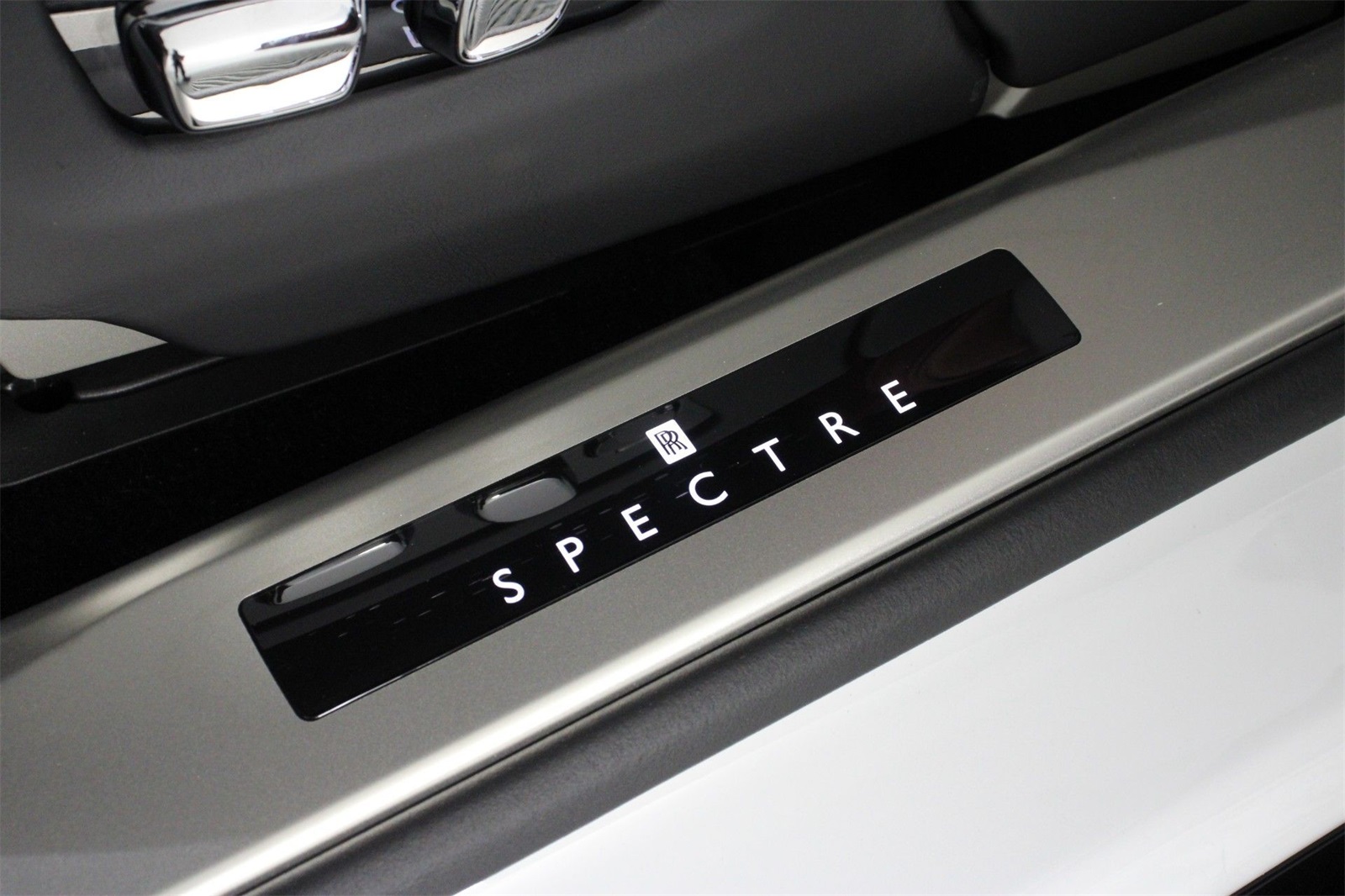2025 Rolls Royce Spectre photo 14