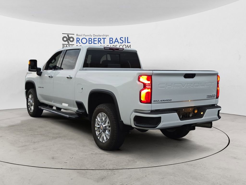 2022 Chevrolet Silverado 2500HD High Country photo 3