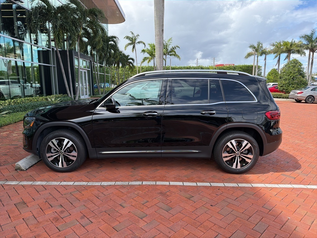2025 Mercedes Benz GLB 250 photo 4