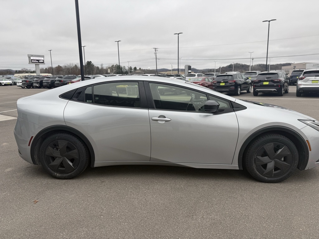 2024 Toyota Prius LE Hybrid photo 4