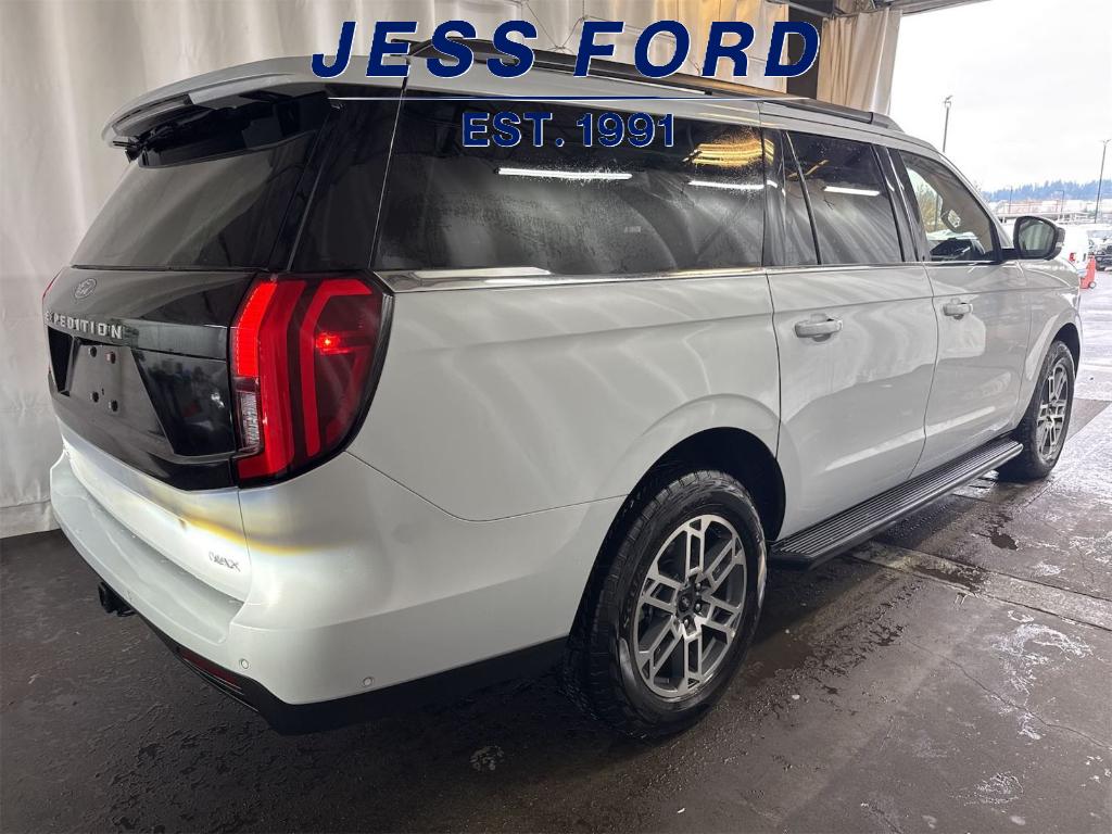 2025 Ford Expedition MAX photo 3