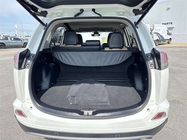 2018 Toyota RAV4 Hybrid Limited photo 4