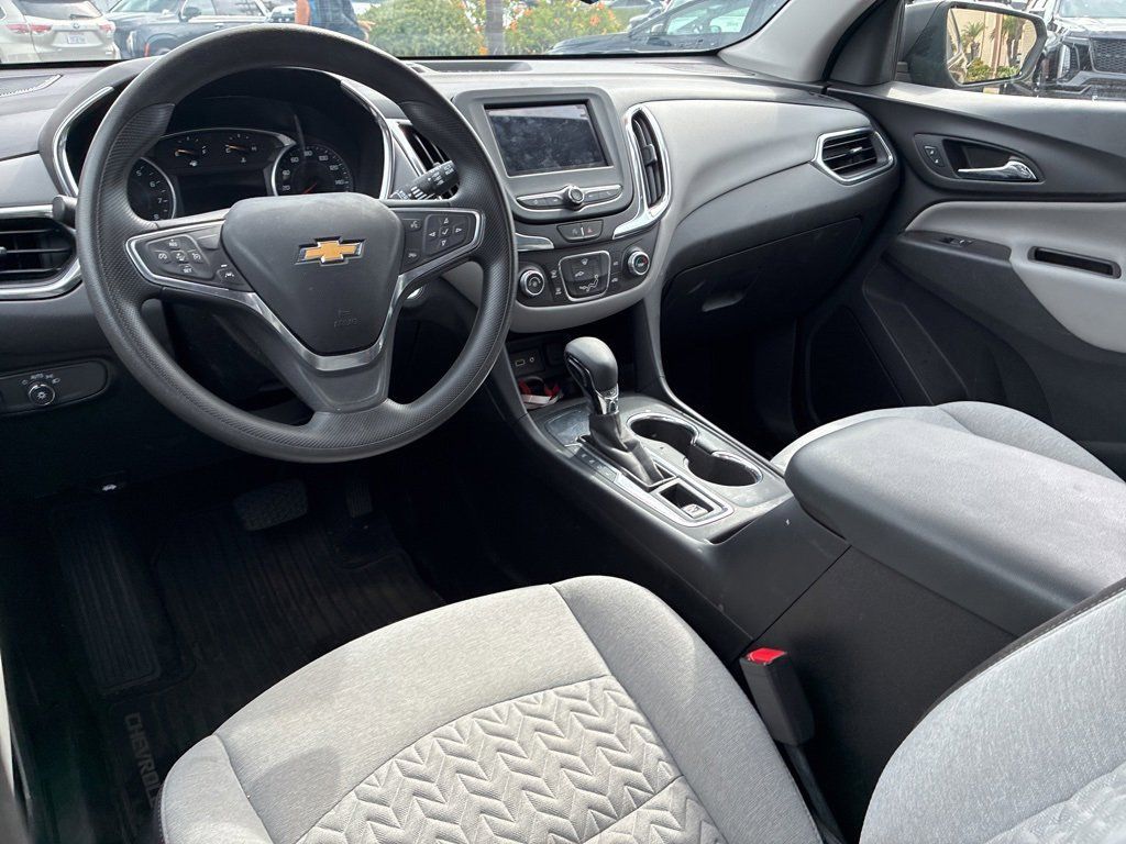 2022 Chevrolet Equinox LS photo 5