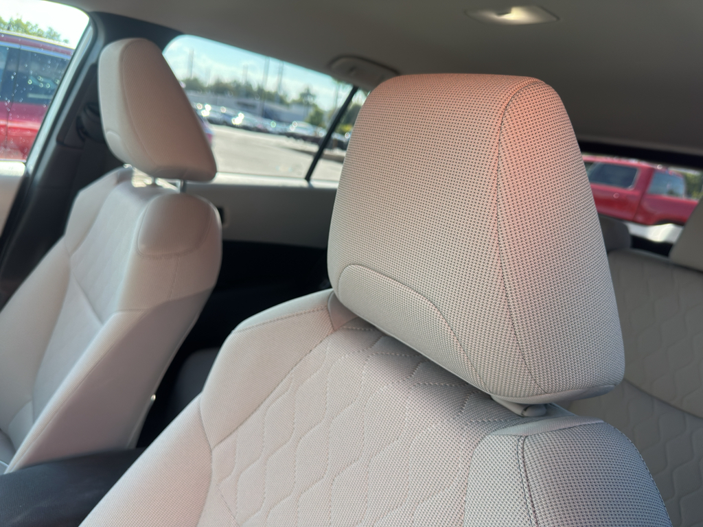 2022 Toyota Corolla Cross LE photo 4