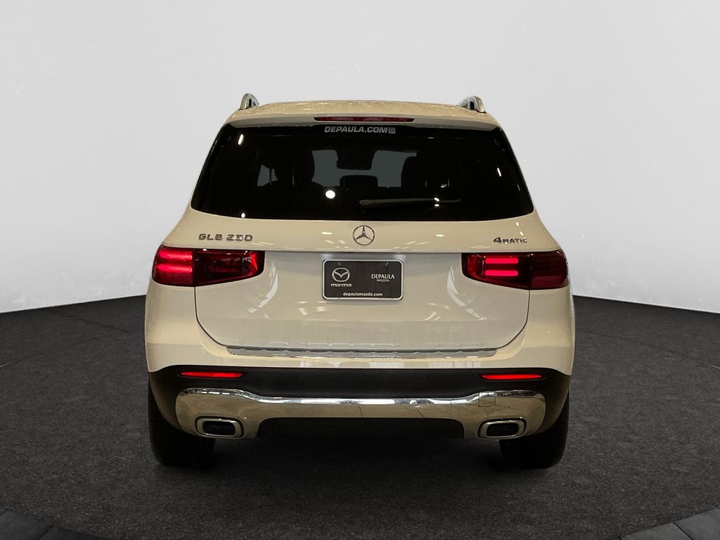 2024 Mercedes Benz GLB 250 photo 4