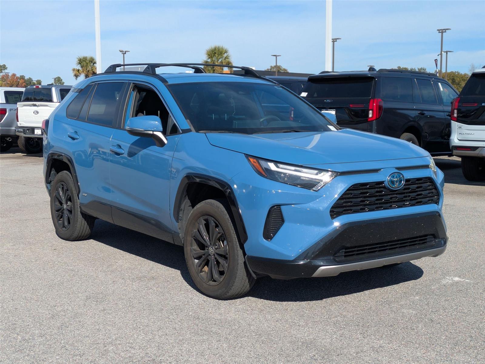 2023 Toyota RAV4 Hybrid SE photo 3