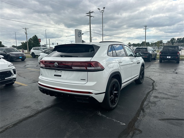 2025 Volkswagen Atlas Cross Sport SEL R-Line photo 4