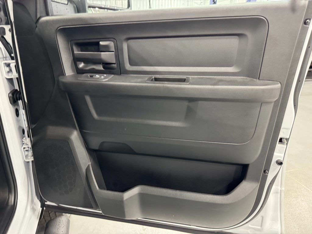 2025 Ram 3500 Tradesman photo 14