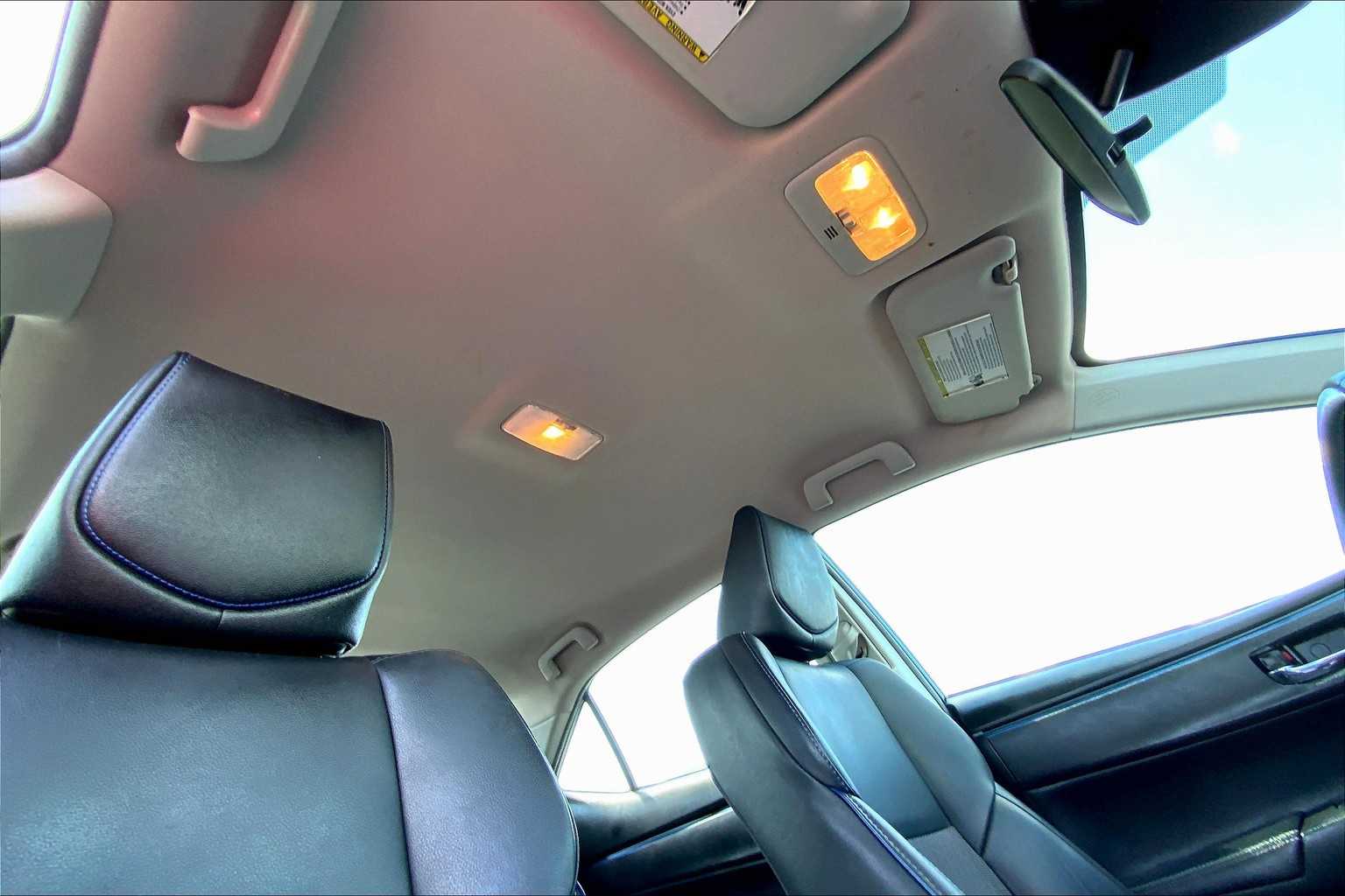 2017 Toyota Corolla SE photo 13