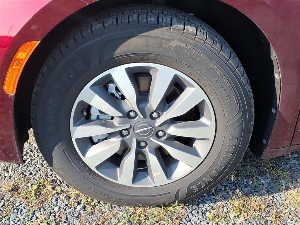 2021 Chrysler Pacifica Hybrid Touring photo 6