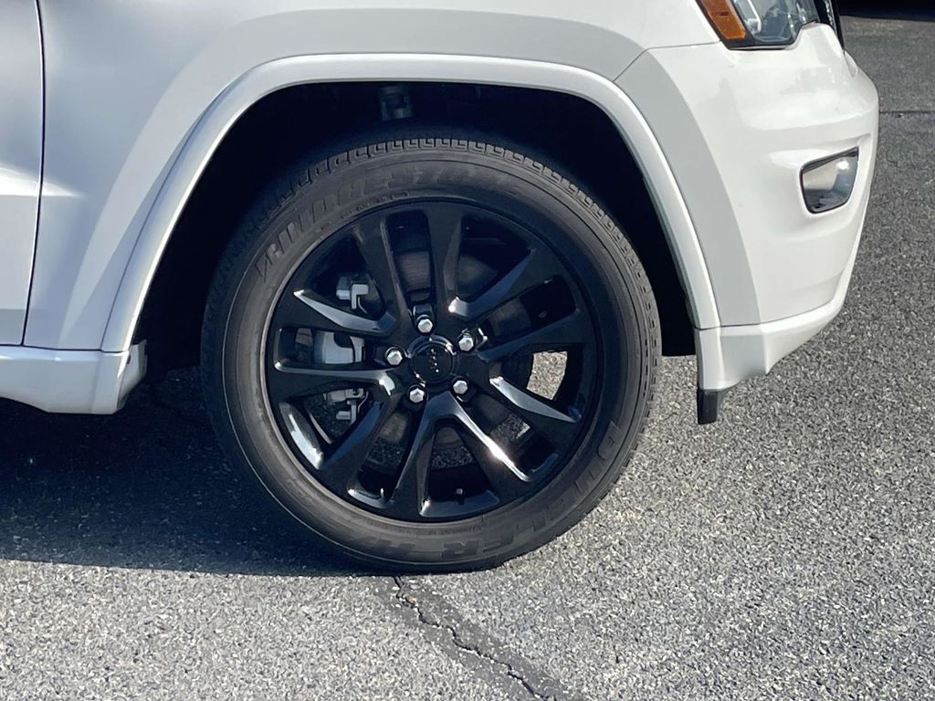 2021 Jeep Grand Cherokee Laredo X photo 7