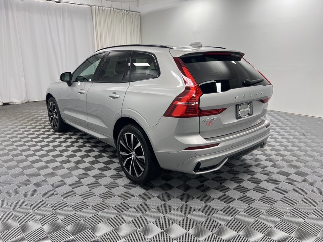 2023 Volvo XC60 B5 Plus photo 4