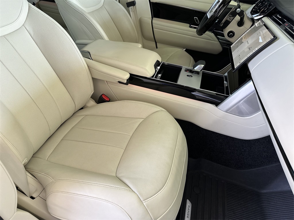 2024 Land Rover Range Rover SE photo 38