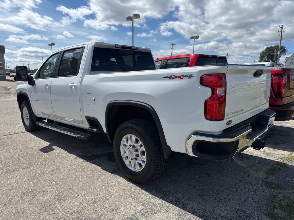 2022 Chevrolet Silverado 3500HD LT photo 3