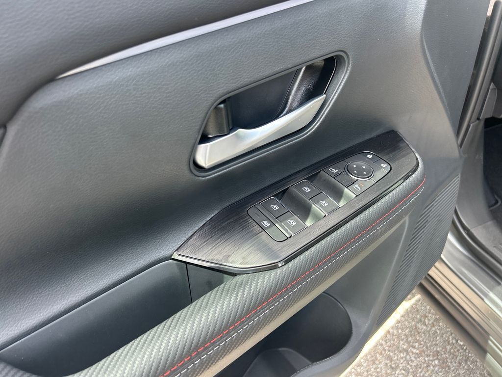 2026 Nissan Kicks SR photo 12