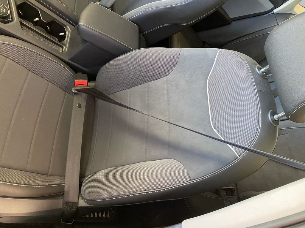 2024 Volkswagen Taos SE photo 8