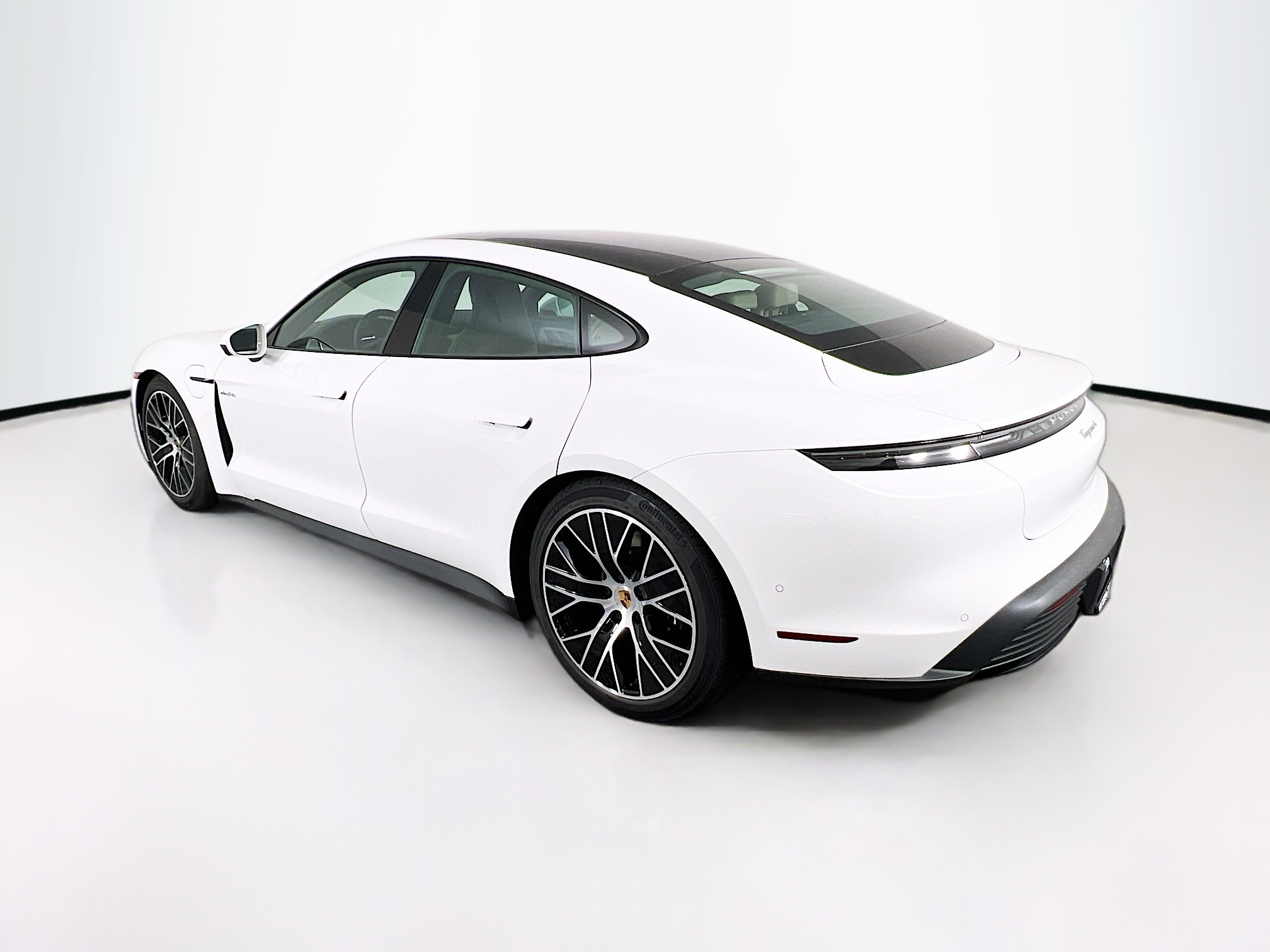 2025 Porsche Taycan 4 photo 3