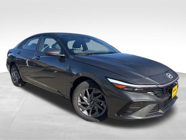 2026 Hyundai Elantra Blue's photo