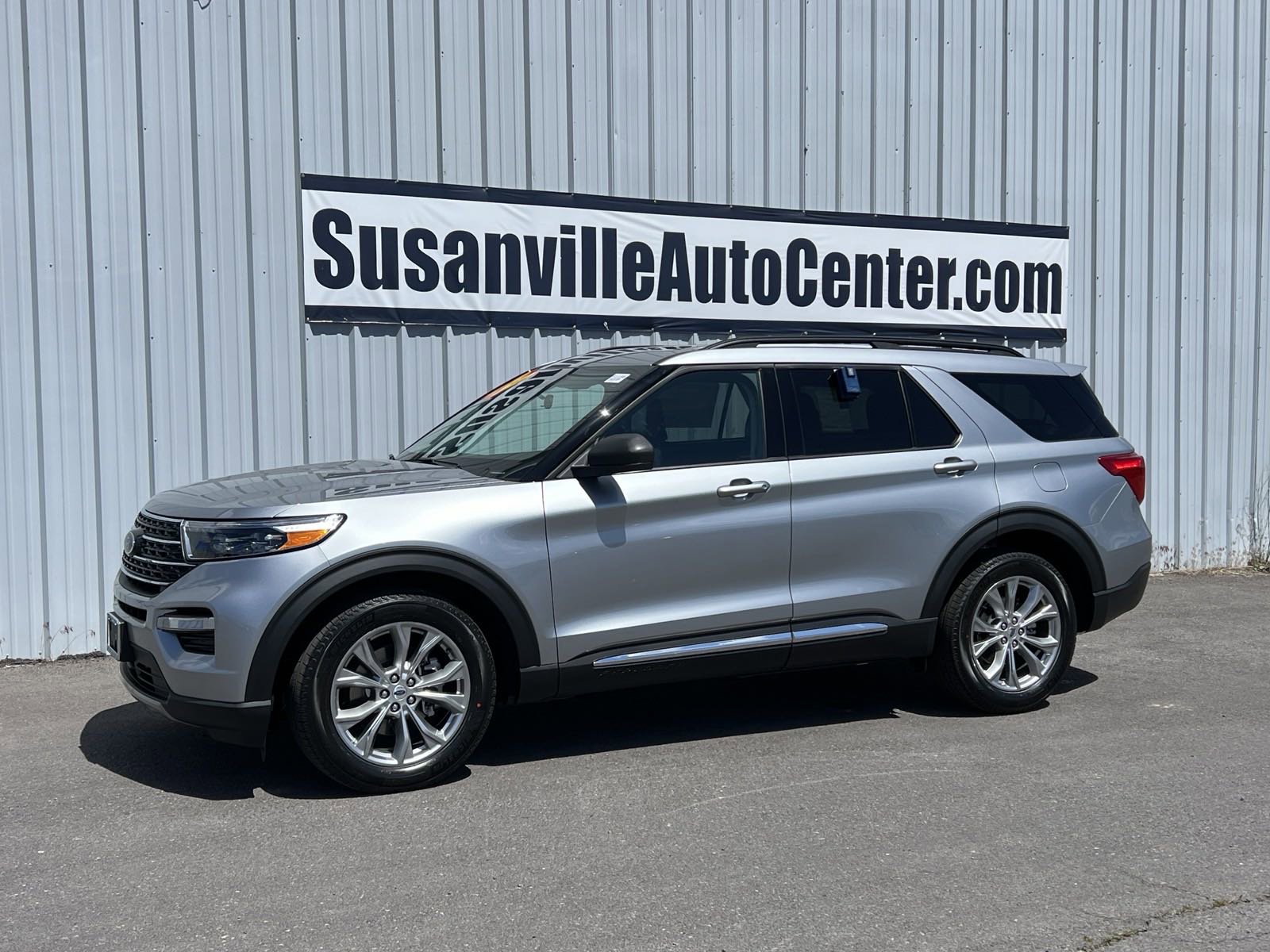 2024 Ford Explorer XLT photo 2
