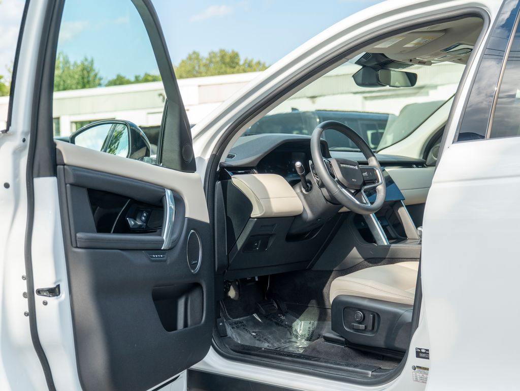 2024 Land Rover Discovery Sport S photo 10