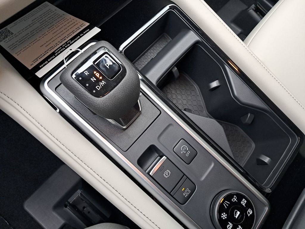 2025 Nissan Pathfinder SL photo 24