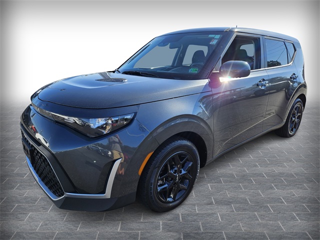 2023 Kia Soul LX photo 2