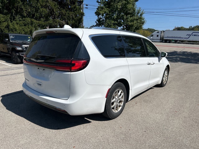 2021 Chrysler Pacifica Touring L photo 3
