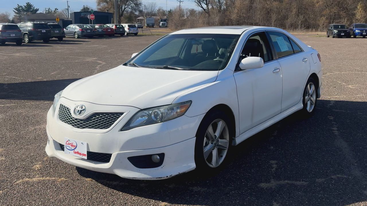 2011 Toyota Camry SE photo 3